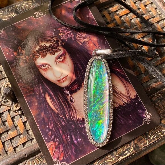 Iridescent Stone Pendant with rhinestones Necklace - Picture 1 of 7